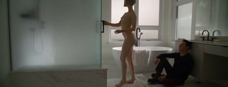 Naakte gelekte OnlyFans-foto van Elena Kampouris