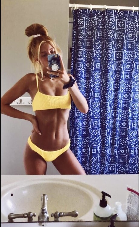 Foto di nudo di fuga di OnlyFans di Elsa Putzier