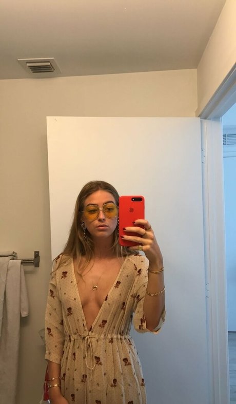 Alasti lekkinud OnlyFans-i pilt Emili Sindlev