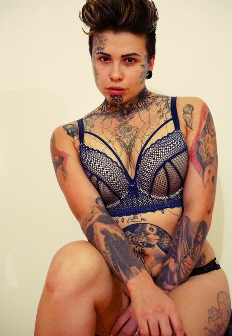 Naakte gelekte OnlyFans-foto van Mira Cuckold