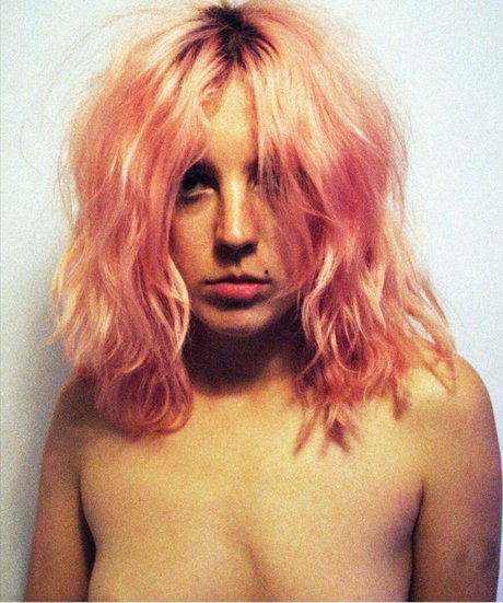 Alasti lekkinud OnlyFans-i pilt Izzy Phillips