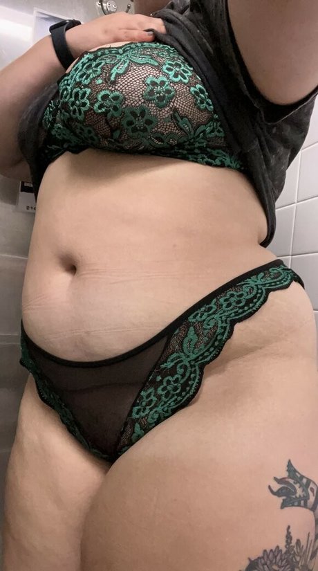 Naakte gelekte OnlyFans-foto van Lilygrace