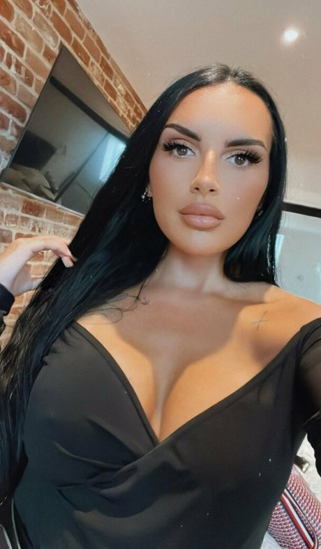 Alasti lekkinud OnlyFans-i pilt Elladxs