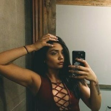 Naakte gelekte OnlyFans-foto van Raven Felix