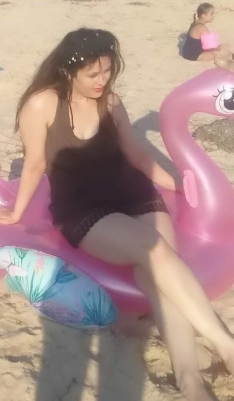 Naken lekkede OnlyFans-bilde av Biba Aboura