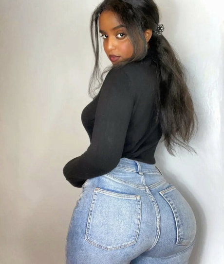 Naken lekkede OnlyFans-bilde av Rediet Birhane