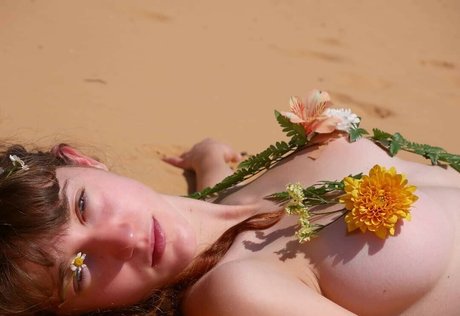 Nacktes geleaktes OnlyFans-Foto von Maya Gott