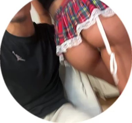 Foto di nudo di fuga di OnlyFans di Capi