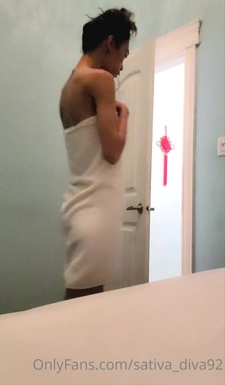 Naken lekkede OnlyFans-bilde av Sativadiva