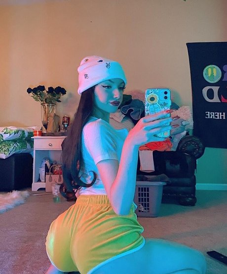 Naakte gelekte OnlyFans-foto van Pixzn