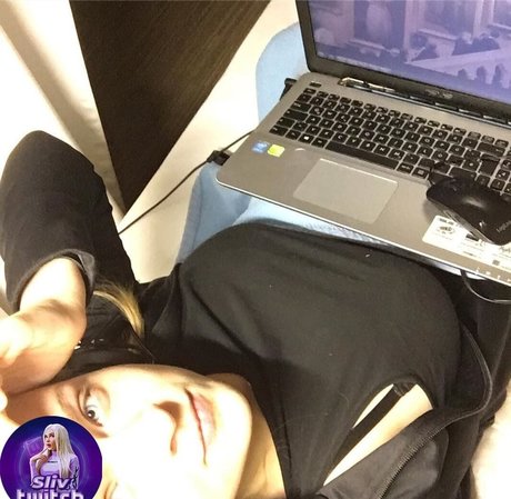 Alasti lekkinud OnlyFans-i pilt Sintica