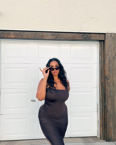 Naakte gelekte OnlyFans-foto van Illiy