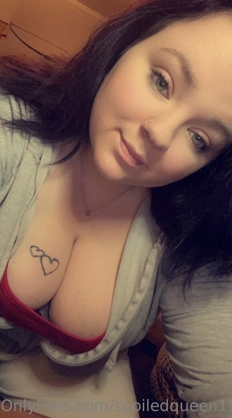 Naakte gelekte OnlyFans-foto van Spoiledqueen180