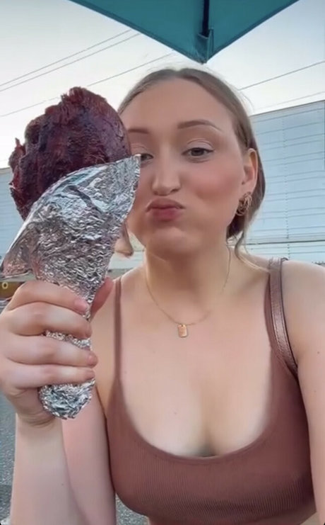 OnlyFans-model Strawberrytallcakee