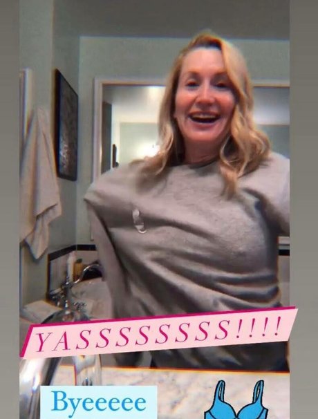 Обнаженная фотография утечки OnlyFans от Angela Kinsey