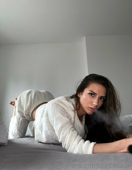 Alasti lekkinud OnlyFans-i pilt Dududeak