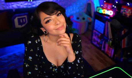 Naakte gelekte OnlyFans-foto van Aileen Senpai