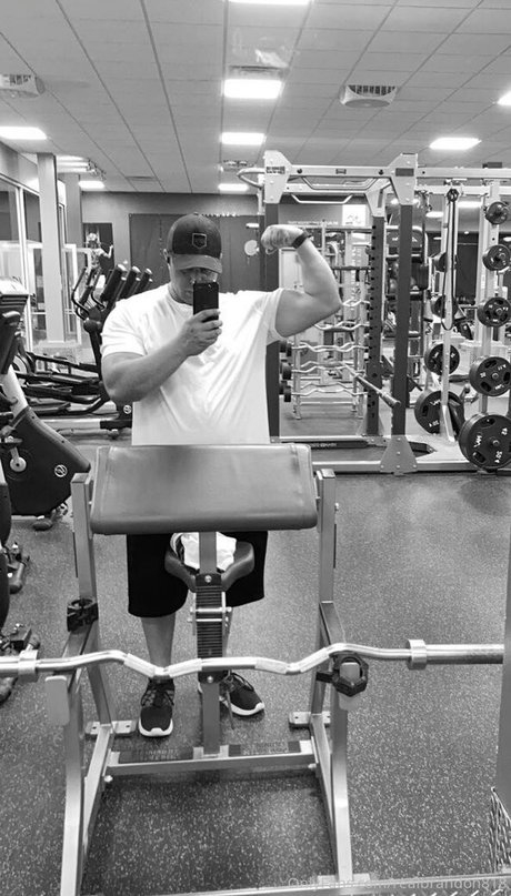 Alasti lekkinud OnlyFans-i pilt Realbrandon818