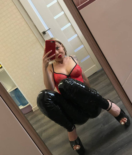 Naken lekkede OnlyFans-bilde av Lyubov Tomskaya