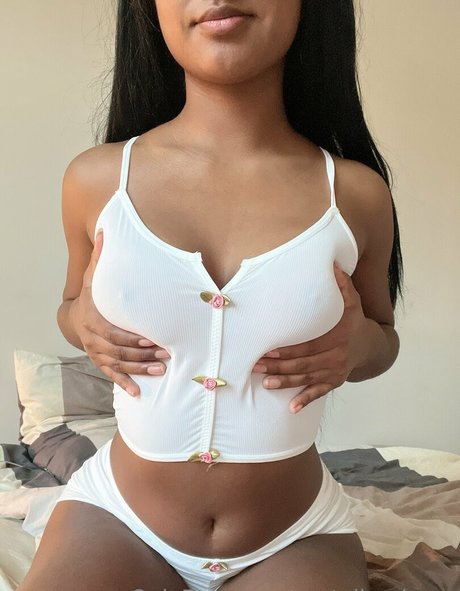 Naakte gelekte OnlyFans-foto van Llalalinaafree