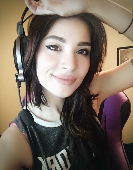 Naken lekkede OnlyFans-bilde av Meloniemac