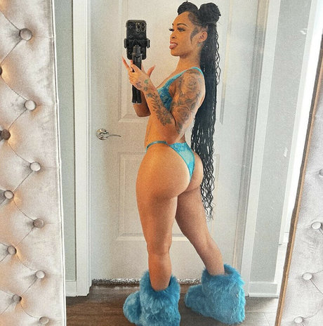 Foto di nudo di fuga di OnlyFans di Theyluvnilla