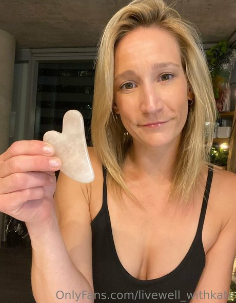 Nacktes geleaktes OnlyFans-Foto von Livewellwithkate