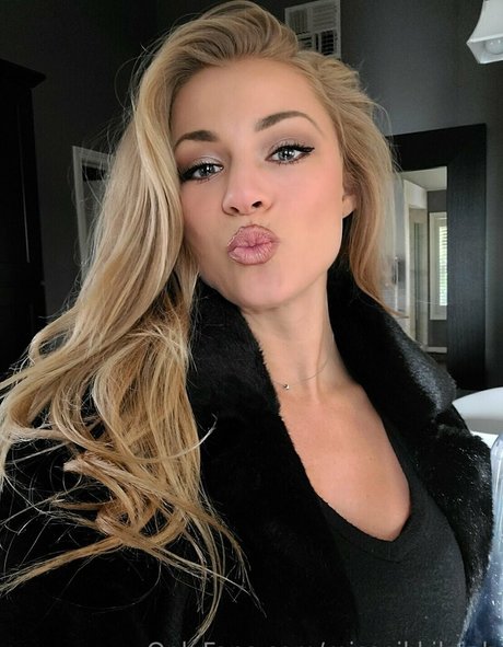 Nikki Leigh OnlyFansリークヌード写真