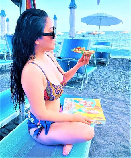 Обнаженная фотография утечки OnlyFans от Lana Condor