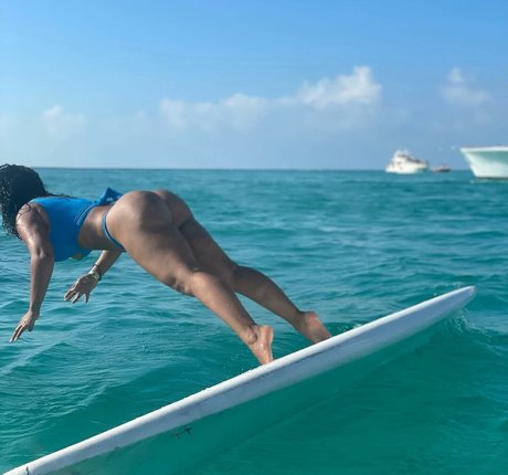 Alasti lekkinud OnlyFans-i pilt Ayisha Diaz