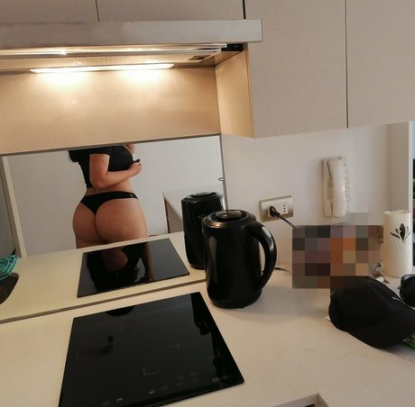 Alasti lekkinud OnlyFans-i pilt Freyans