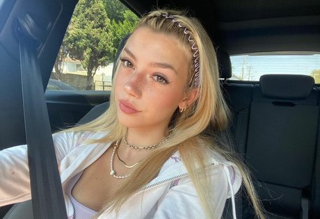 Обнаженная фотография утечки OnlyFans от Sissy Sheridan