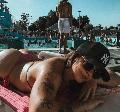 Alasti lekkinud OnlyFans-i pilt Kareningold