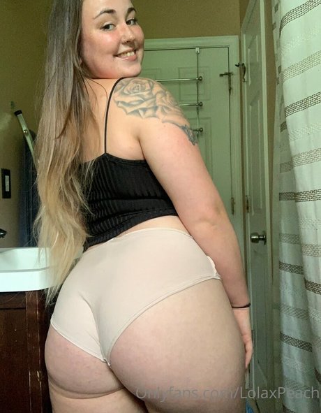 Nahá fotka uniklých OnlyFans od Lolaxpeach