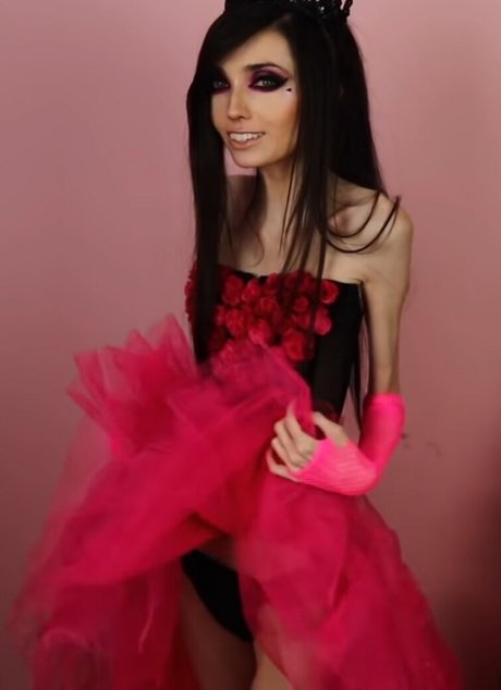 Alasti lekkinud OnlyFans-i pilt Eugenia Cooney