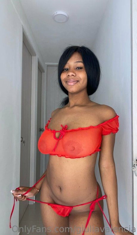 Foto di nudo di fuga di OnlyFans di Giuliavalencia