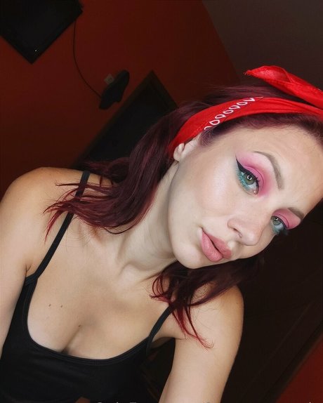 Foxyemmavip naked leaks OnlyFans pic