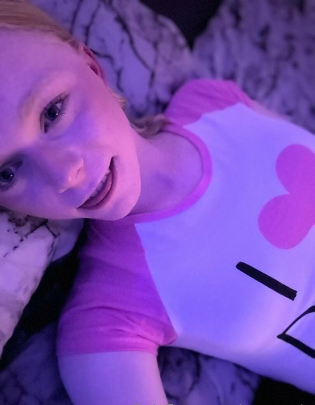 Naken läckt OnlyFans-bild av Rose Oats