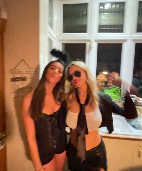 Alasti lekkinud OnlyFans-i pilt Gabriella Davies