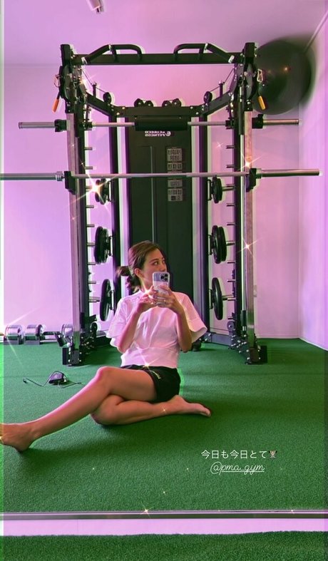 Naakte gelekte OnlyFans-foto van Kanagangtv