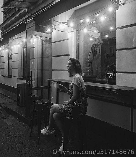 Foto di nudo di fuga di OnlyFans di Teachella