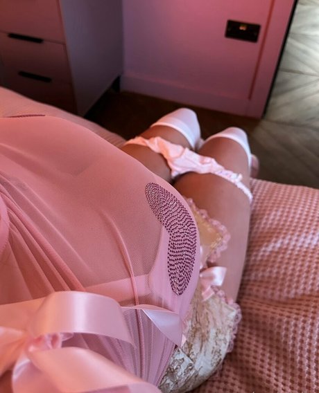 Naakte gelekte OnlyFans-foto van Charlottiefree