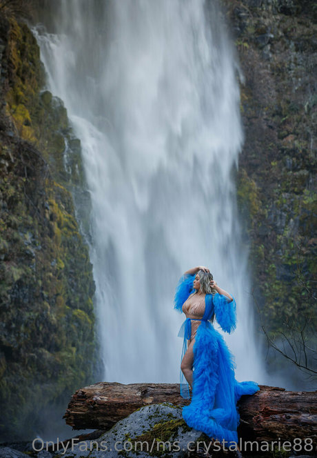 Naken lekkede OnlyFans-bilde av Mscrystalmarie