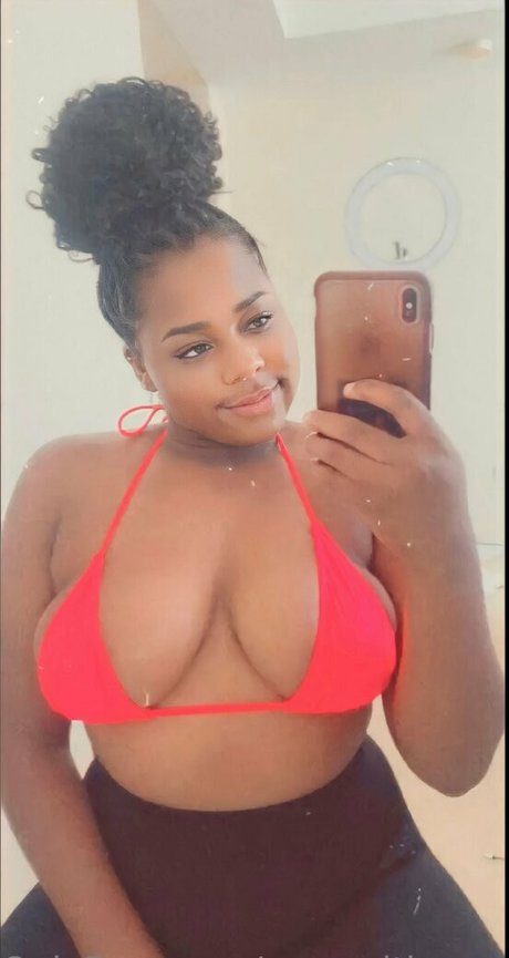 Nahá fotka uniklých OnlyFans od Asmrwithnaomi