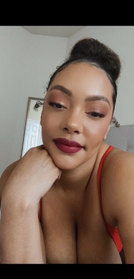 Photo nue de fuite OnlyFans de Famousaria