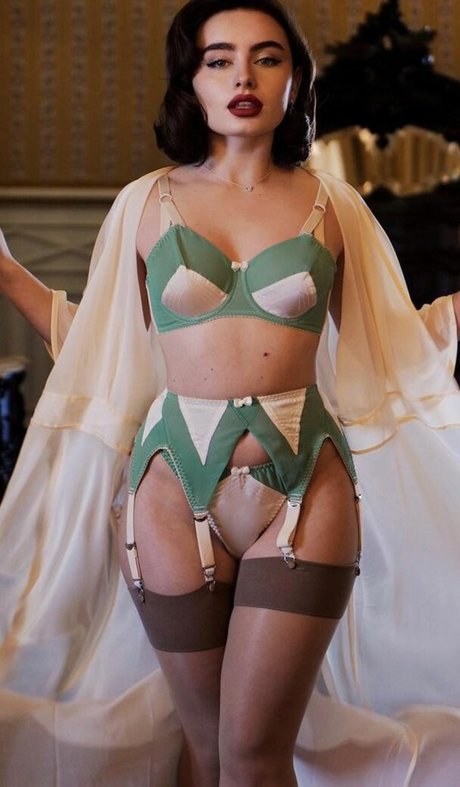 Alasti lekkinud OnlyFans-i pilt Lirakarina