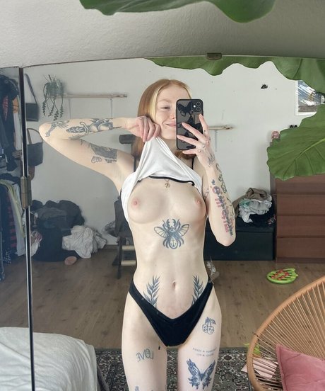 Nacktes geleaktes OnlyFans-Foto von Naiadthenymph