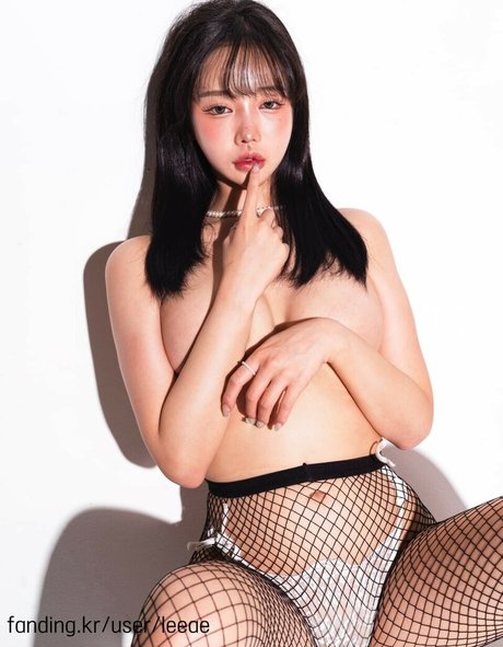 Naken lekkede OnlyFans-bilde av Leeae