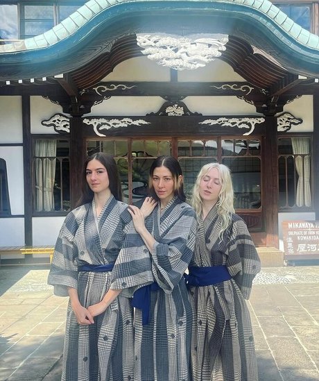 Nacktes geleaktes OnlyFans-Foto von Caroline Polachek