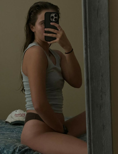 Lauren Rossi OnlyFansリークヌード写真